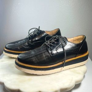 Women’s Wanted platform Oxford shoes in Black with metallic laces Sz 8.5